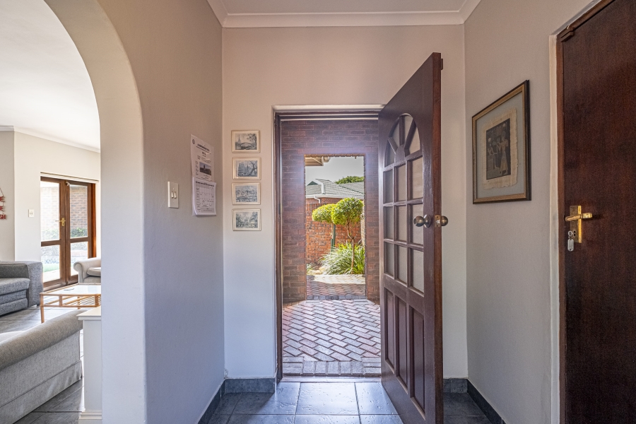 3 Bedroom Property for Sale in Summerstrand Eastern Cape